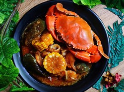 Mengapa Kepiting dan Udang Menjadi Kemerahan Saat Dimasak?