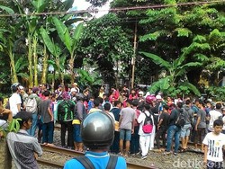 Seorang Perempuan Tewas Tertabrak Kereta Api di Rawajati