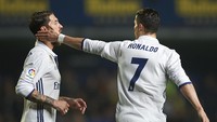 Bek tengah = Sergio Ramos, main bareng Ronaldo di 339 laga. Foto: Fotopress/Getty Images