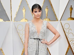 Pesan Amal di Balik Gaya Glamor Olivia Culpo di Red Carpet Oscar 2017