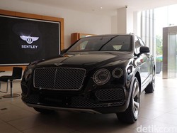 SUV Pertama Bentley Mengaspal di Jakarta