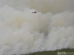 Helikopter Bantuan Penanganan Karhutla Sumsel Reposisi ke Riau