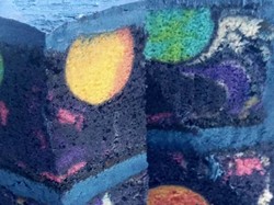 Ketika Dipotong, Cake Ini Bergambar Galaksi!