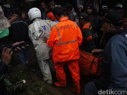 Tebing Bantaran Kali Cibogor Longsor, Pemancing Tewas Tertimbun