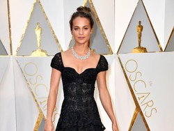 Penampilan Terbaru Alicia Vikander Syuting Tomb Raider