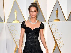 Penampilan Terbaru Alicia Vikander Syuting Tomb Raider Penampilan Terbaru Alicia Vikander Syuting Tomb Raider