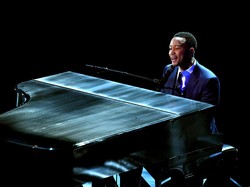 Diiringi Piano, John Legend Bawakan Medley Soundtrack La La Land