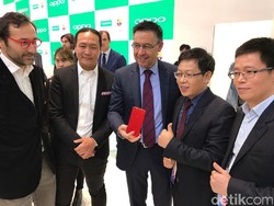 Presiden FC Barcelona Puji Baterai Ponsel Oppo