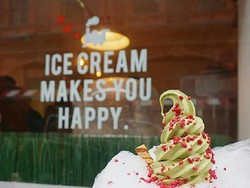 Ini Keseruan Warga London Menikmati Cloud Cones, Es Krim Berbalut Cotton Candy