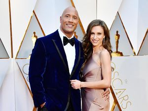 Unik, Cincin Kawin Dwayne Johnson Terbuat dari Tulang Dinosaurus Unik, Cincin Kawin Dwayne Johnson Terbuat dari Tulang Dinosaurus