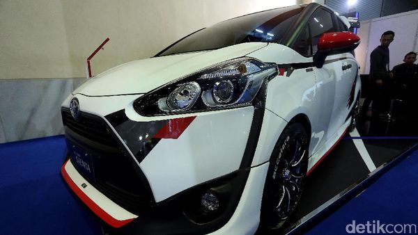 Toyota Sienta Sporty