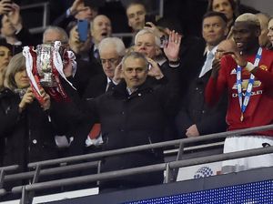 Mourinho Samai Ferguson Usai Bawa MU Menangi Piala Liga Inggris