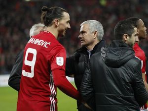 Mourinho Tenang Tunggu Keputusan Ibra, Akan Dukung Langkah Apapun