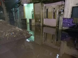 Kali Ciliwung Meluap, Sejumlah RW di Jaktim dan Jaksel Terendam