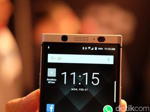 Layar KEYone Gampang Lepas, Ini Jawaban BlackBerry