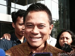 KPK Geledah Kantor Perantara Suap Emirsyah Satar