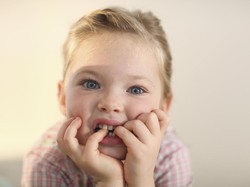 Cara Pilih Makanan yang Tepat Agar Gigi Anak Tak Cepat Rusak