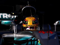 Hamilton: Mobil Mercedes Terlihat 1.000 Kali Lebih Baik daripada Milik Tim-Tim Lain