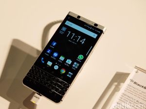 BlackBerry KEYone Masuk Indonesia, Harganya Rp 9 Juta! BlackBerry KEYone Masuk Indonesia, Harganya Rp 9 Juta!