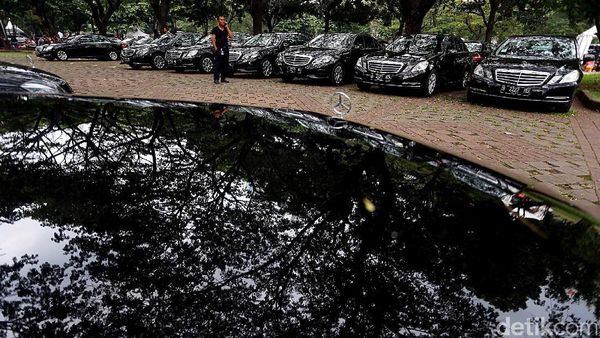 Ratusan Mercy untuk Rombongan Raja Salman Parkir di Senayan
