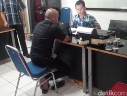 Kasus Dugaan Penipuan, Kades di Purwakarta Dijemput Paksa Polisi