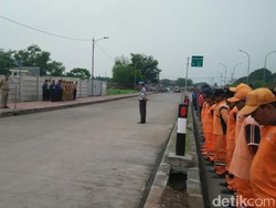 Antisipasi Banjir, Saluran Air di Kelapa Gading Dibersihkan