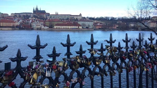 Potret Charles Bridge, Jembatan Paling Romantis di Praha