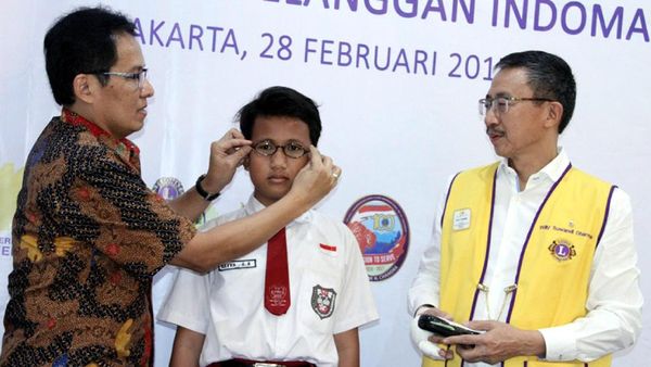 16.000 Kacamata untuk Siswa SD