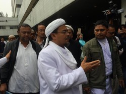 Jadi Ahli Sidang Ahok, Habib Rizieq Acungkan Jempol