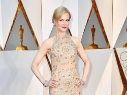 Gaun Nicole Kidman Mendadak Berubah di Sela Oscar, Ada Apa?