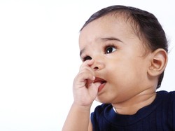 5 Tips Mengatasi Bayi Tumbuh Gigi