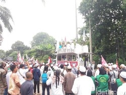 Polisi Minta Massa di Luar Sidang Ahok Tetap Tertib