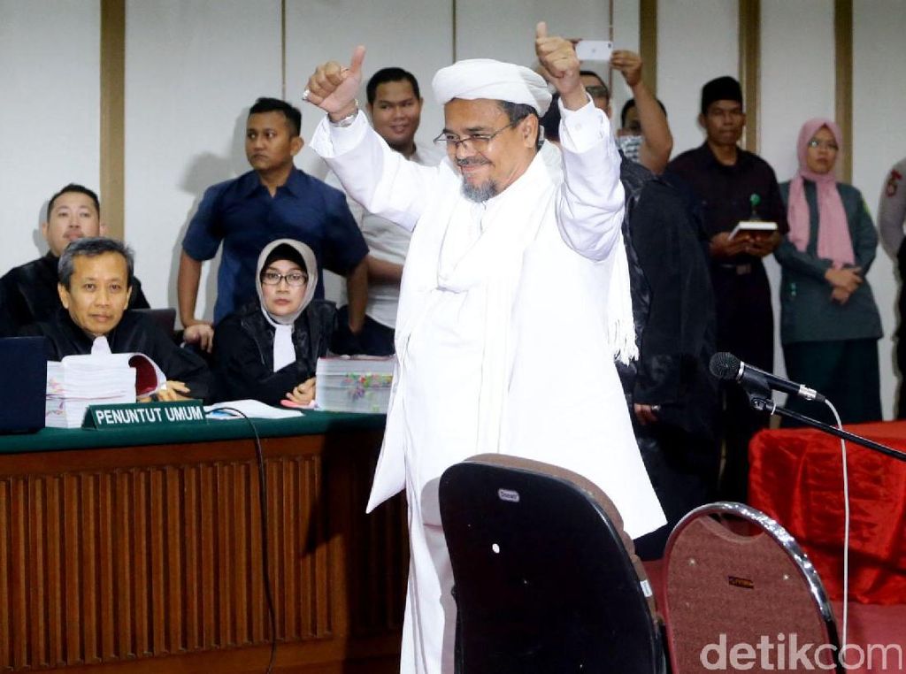 Habib Rizieq Terhalang Pulang, Pengacara Ungkit Jebakan Bendera Tauhid Habib Rizieq Terhalang Pulang, Pengacara Ungkit Jebakan Bendera Tauhid