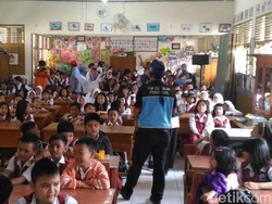 Ratusan Siswa SD di Dekat Ledakan Bom Panci Ikut Trauma Healing