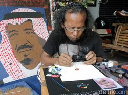 Seniman Pasuruan Lukis Raja Salman dalam Ukuran Mini