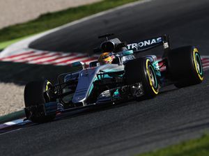 Hamilton Tercepat di Hari Pertama