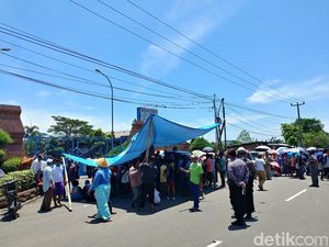 PLTU Cirebon Sebut Demo Warga Berawal Dari Pengelolaan Limbah PLTU Cirebon Sebut Demo Warga Berawal Dari Pengelolaan Limbah