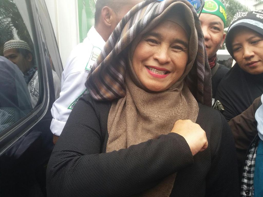 Bareskrim Pelajari Laporan Emak Militan Jokowi soal Neno Warisman Bareskrim Pelajari Laporan Emak Militan Jokowi soal Neno Warisman