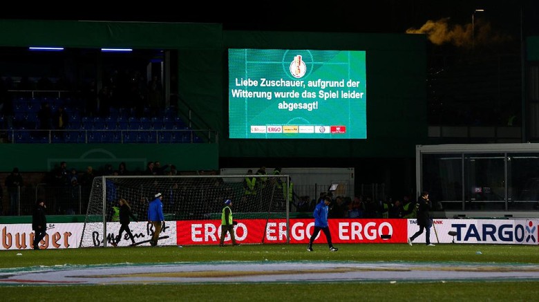 Laga Dortmund di Piala DFB Ditunda Akibat Salju Laga Dortmund di Piala DFB Ditunda Akibat Salju