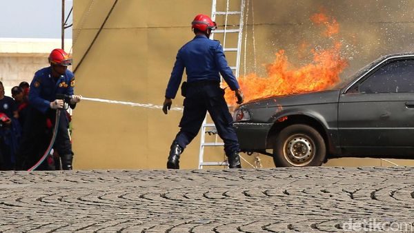 HUT ke-98, Pasukan Damkar Unjuk Kemampuan