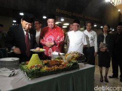 Jelang Kedatangan Raja Salman, Novanto Cs Potong Tumpeng di DPR