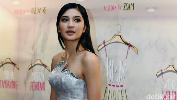 Di Sini Mikha Tambayong Tampil Seksi