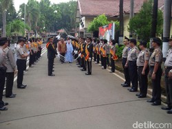 Suasana Haru Pelepasan Enam Anggota Polisi Pensiun di Purwakarta