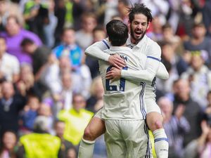 Zidane Tak Permasalahkan Candaan Isco dan Morata di Bench