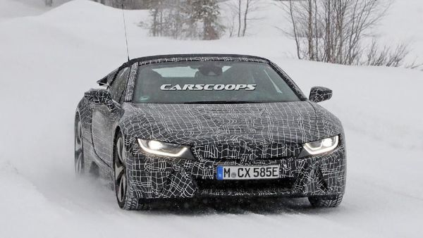 BMW i8 Spyder Atap Terbuka