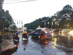 Warga yang Padati Depan Istana Bogor Berangsur Pulang
