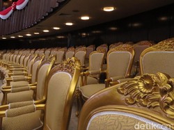 Puluhan Kursi Warna Emas Ini akan Diduduki Pangeran Saudi di DPR