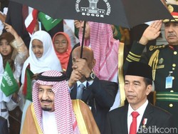 Aksi Brigjen Al-Faghm Payungi Raja Salman dan Jokowi