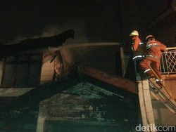 Sebuah Rumah di Pulogebang Terbakar