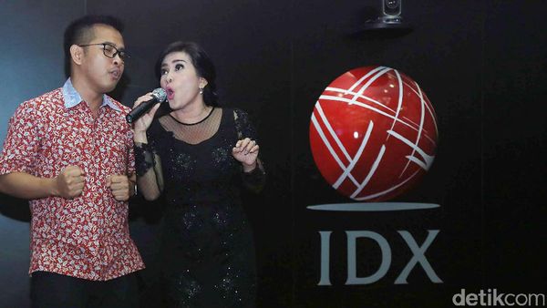 Ikke Nurjanah Goyang Bursa Efek Indonesia